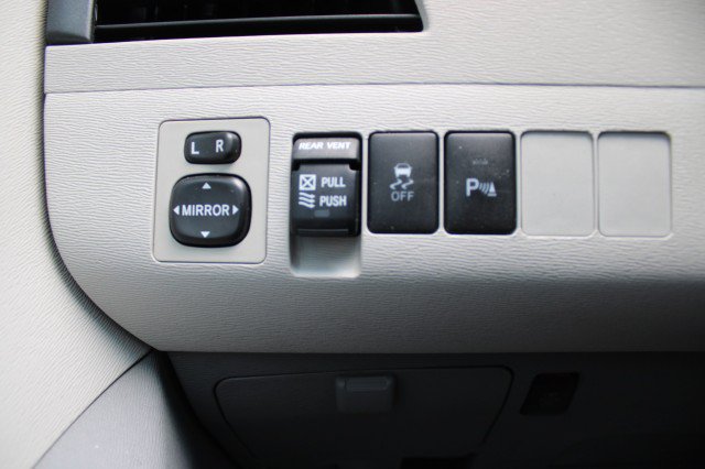 Used 2013 Toyota Sienna XLE FWD image 18