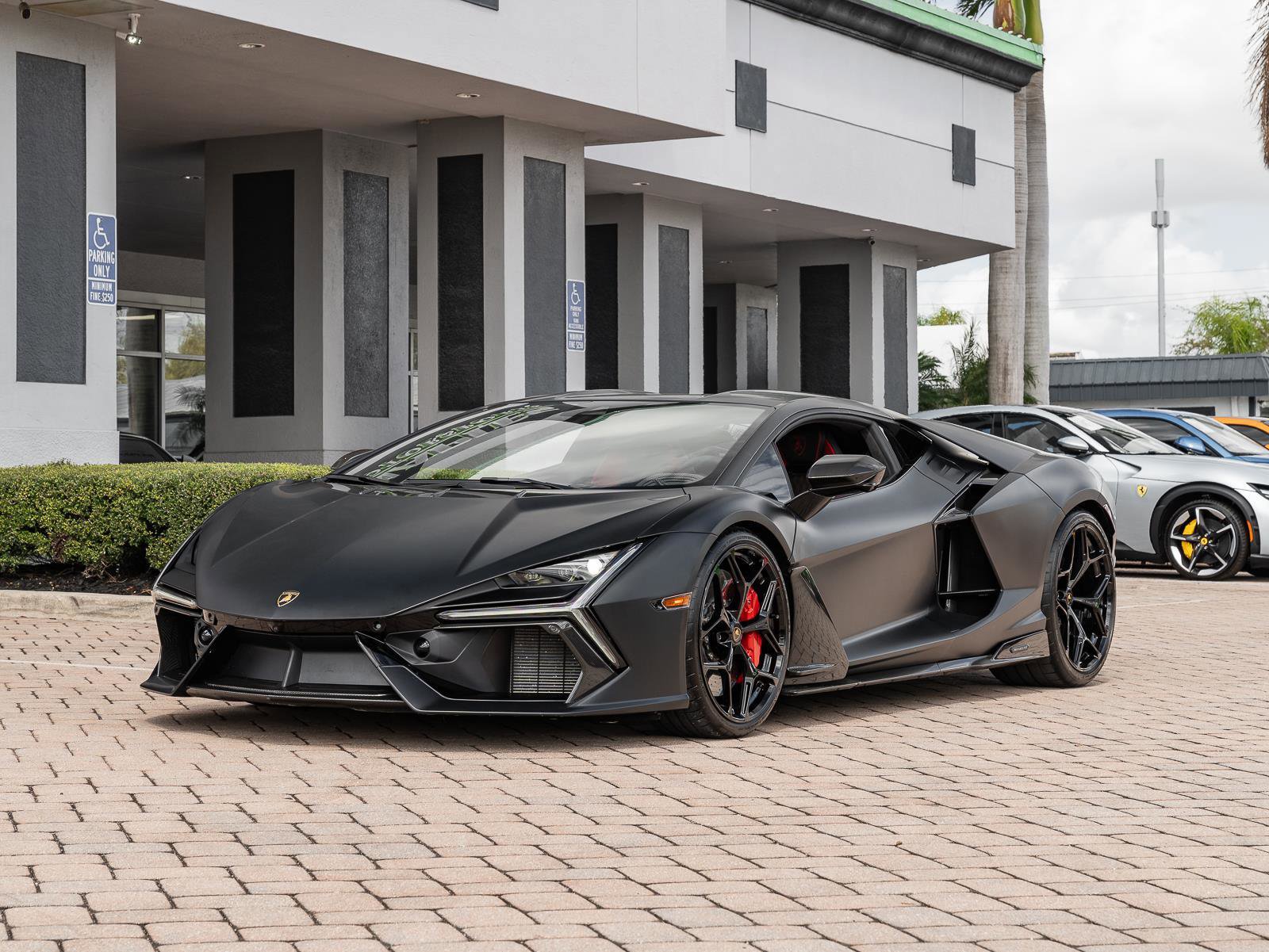 Used 2024 Lamborghini Revuelto image 21