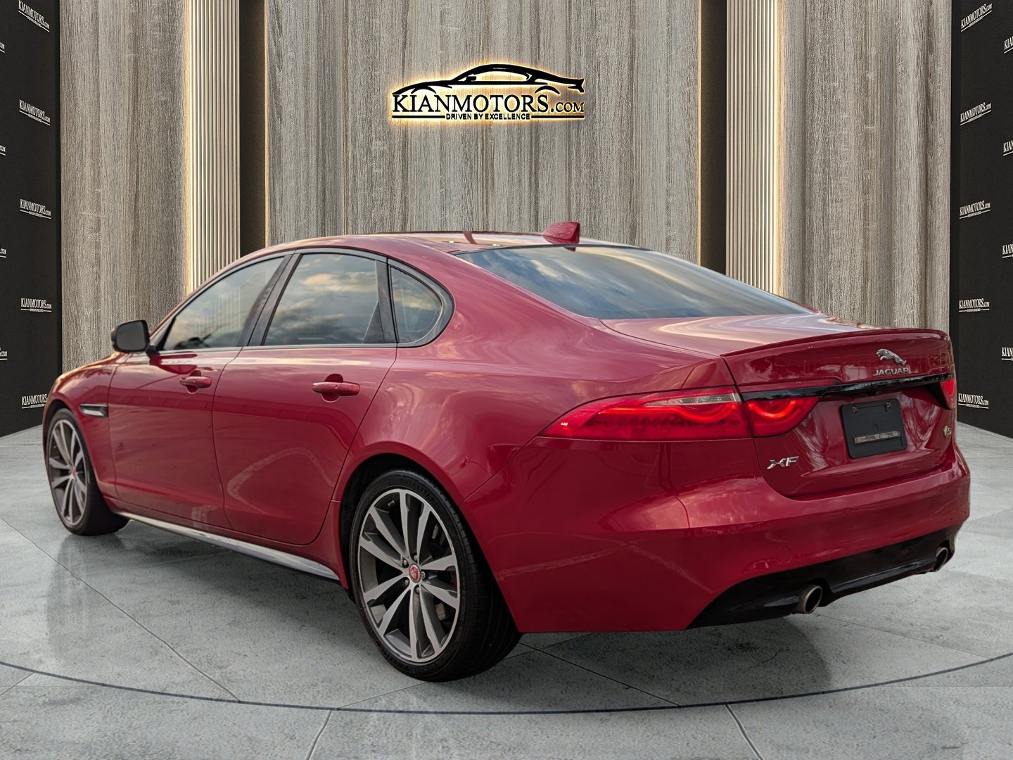 Used 2018 Jaguar XF S RWD image 7