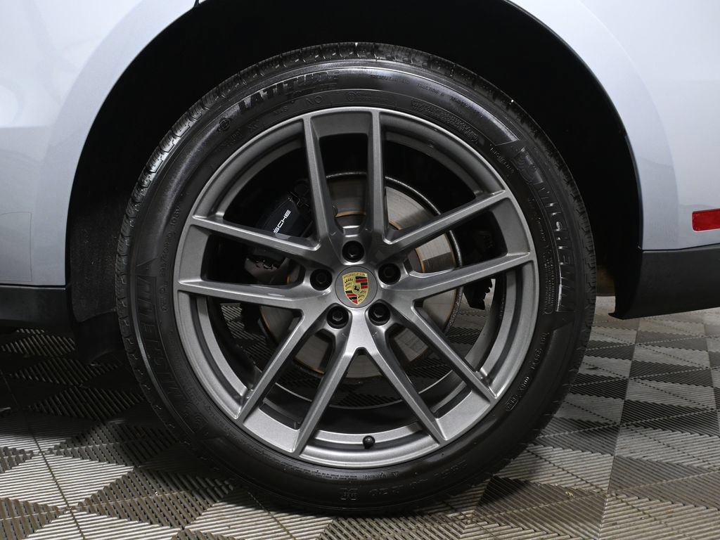 Used 2025 Porsche Macan Turbo AWD/4WD image 12