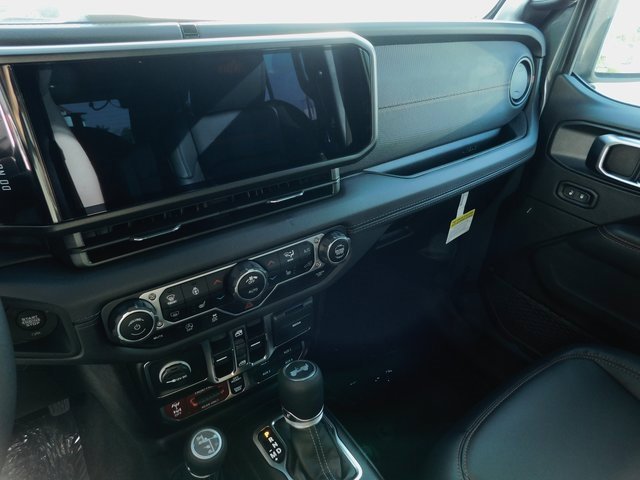 New 2025 Jeep Wrangler Unlimited Rubicon image 32