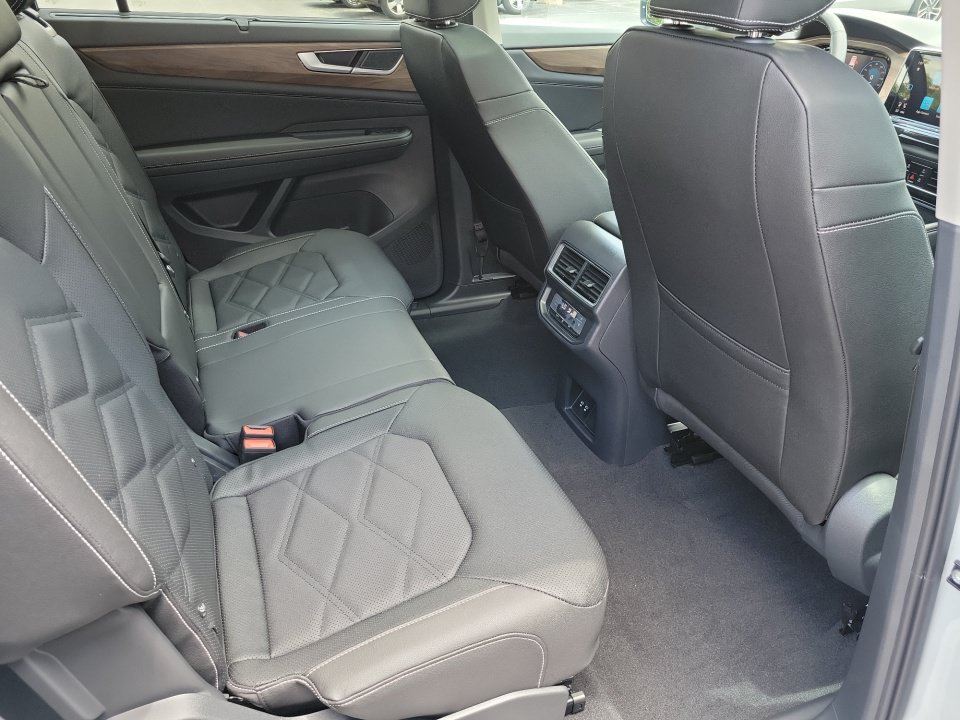 New 2026 Volkswagen Atlas SE FWD image 29