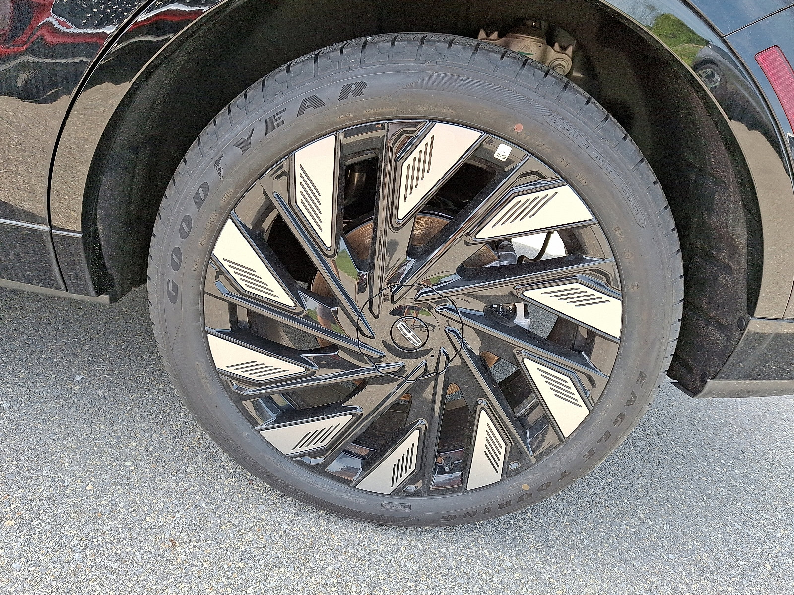 New 2025 Lincoln Nautilus Reserve w/ Jet Appearance Package image 5