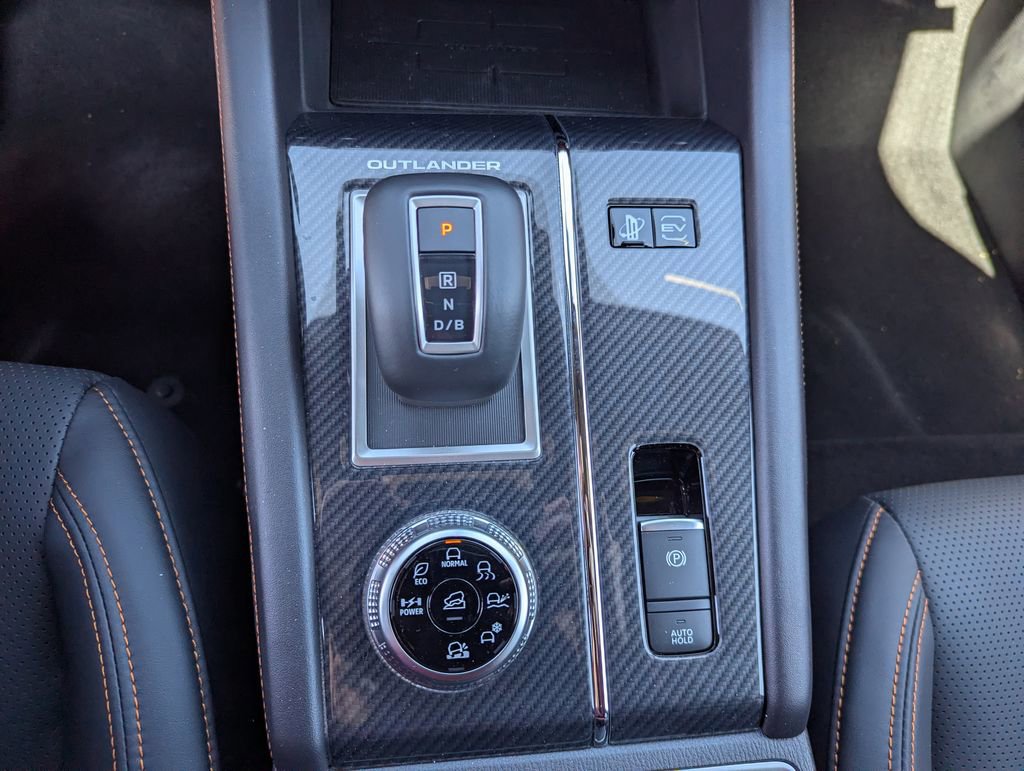 Used 2025 Mitsubishi Outlander 4WD Plug-In Hybrid image 15