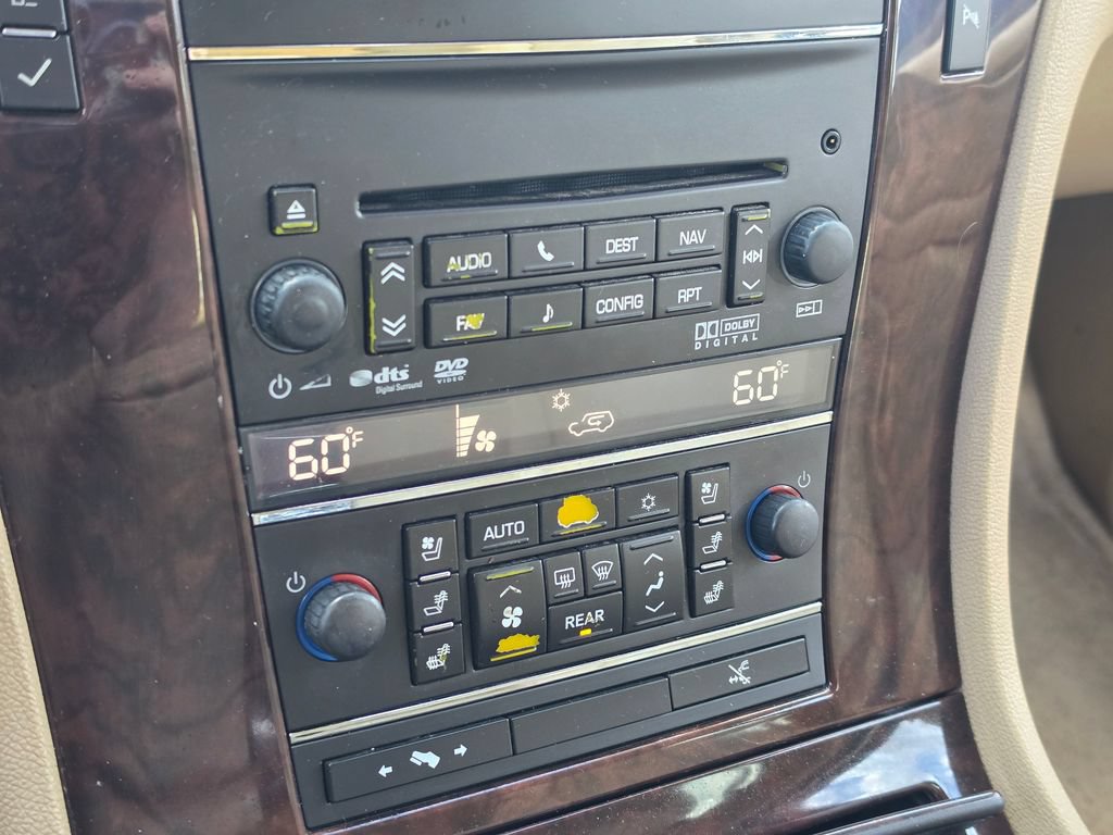 Used 2011 Cadillac Escalade ESV Premium RWD image 28