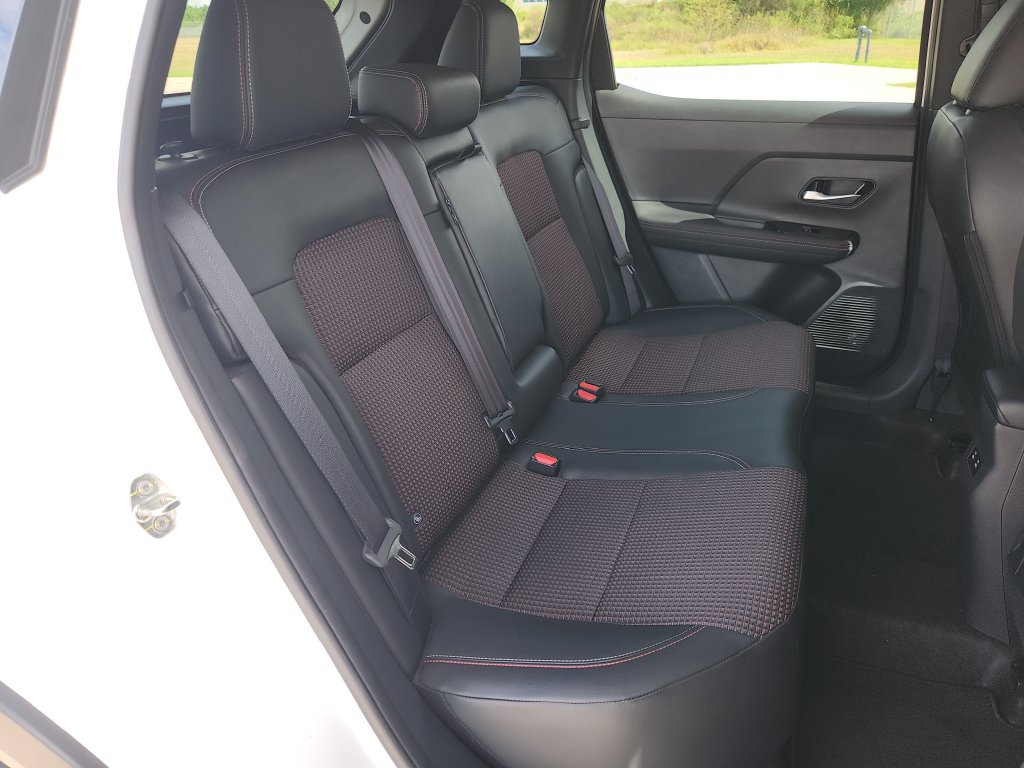Certified 2025 Nissan Kicks SR FWD image 15
