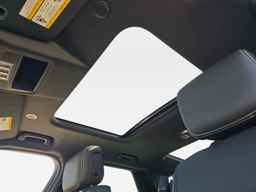 New 2026 Land Rover Discovery S AWD/4WD image 32