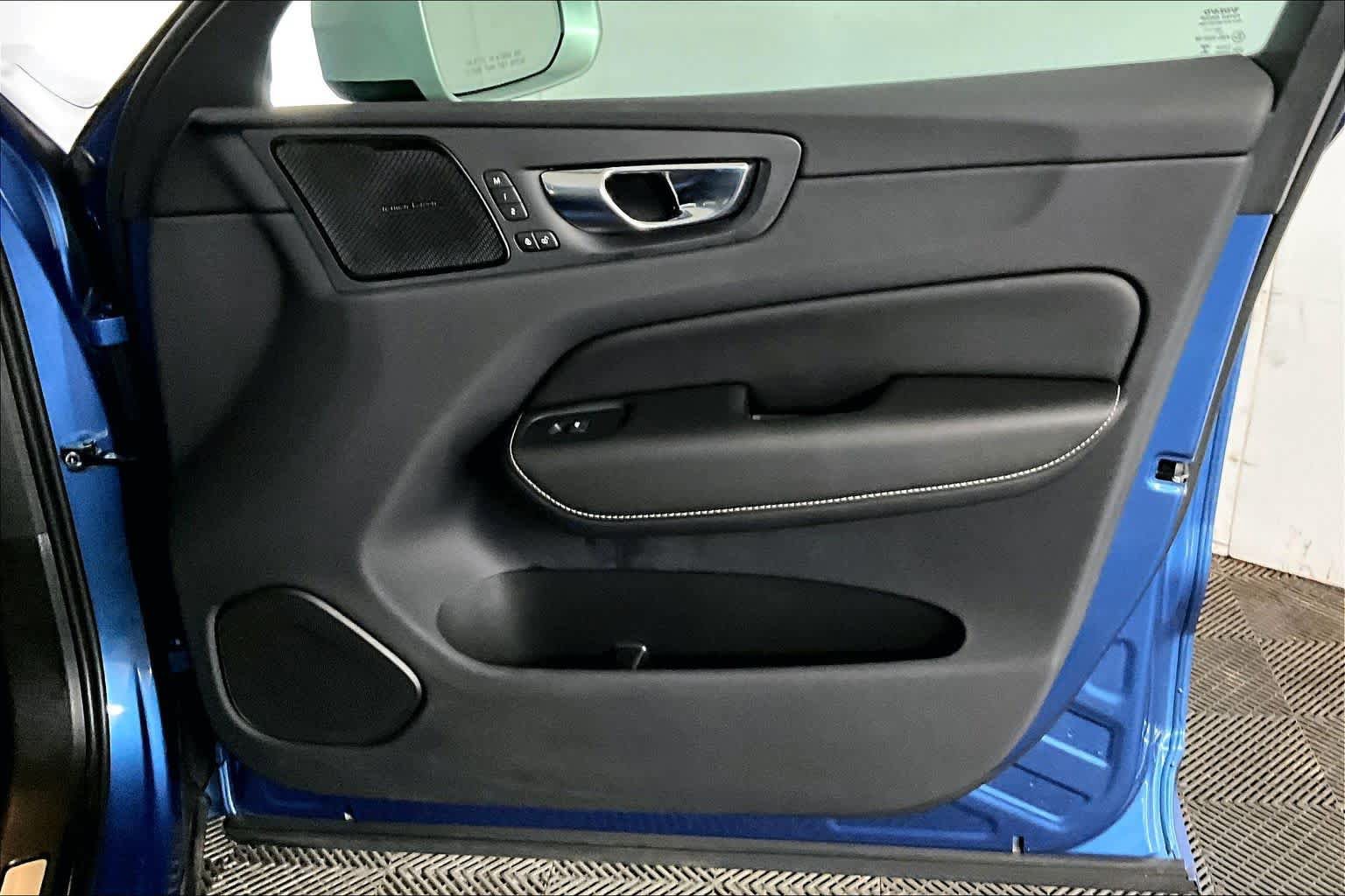 Used 2019 Volvo XC60 T6 R-Design AWD/4WD image 23
