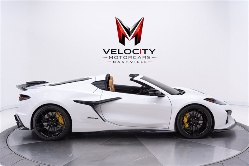 Used 2025 Chevrolet Corvette Z06 w/ Stealth Interior Trim Package RWD image 13