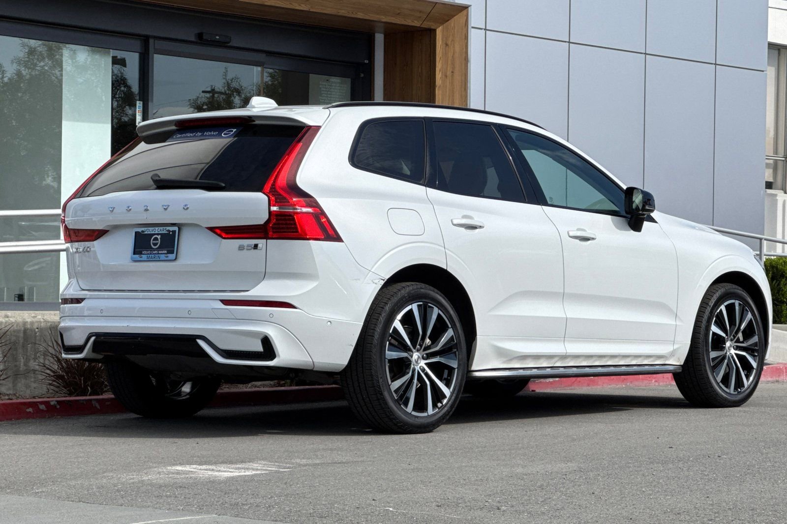 Certified 2023 Volvo XC60 B5 Plus w/ Protection Package Premier AWD/4WD image 2