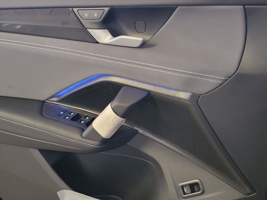 New 2026 Volkswagen Tiguan SE image 7