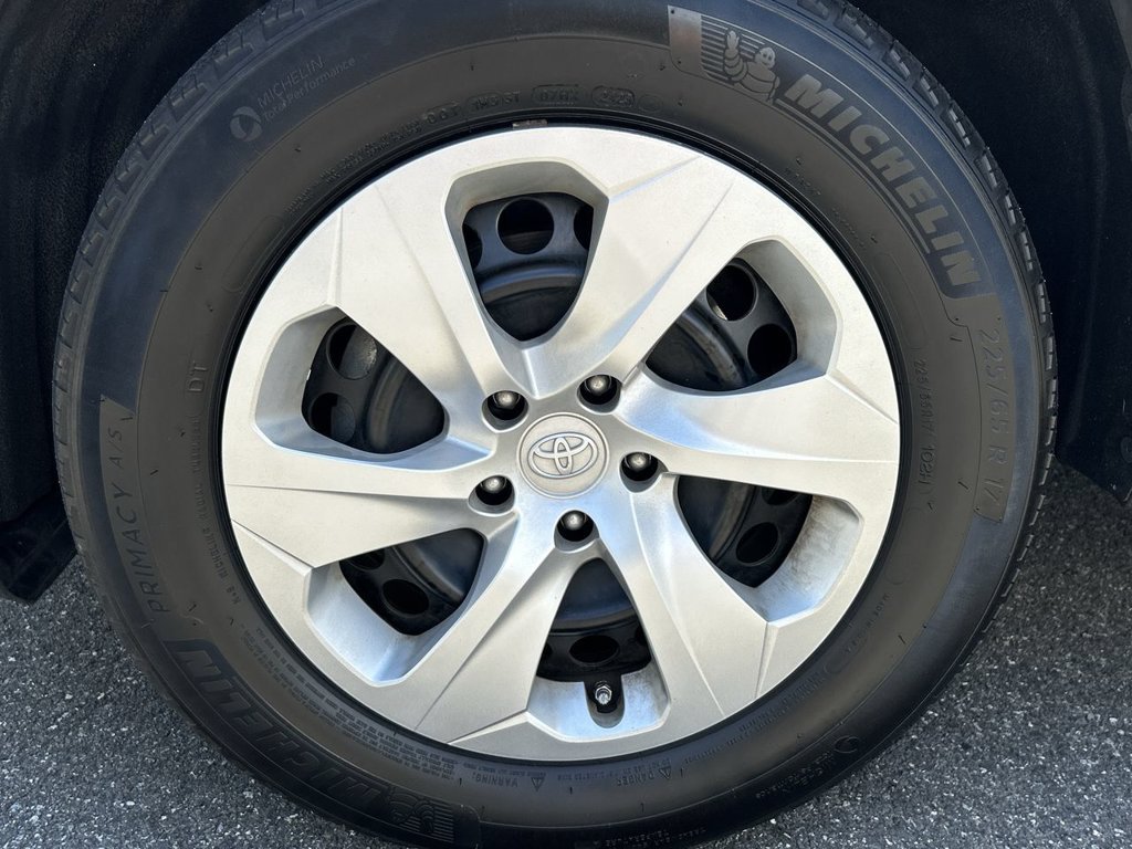Used 2023 Toyota RAV4 LE AWD/4WD image 10