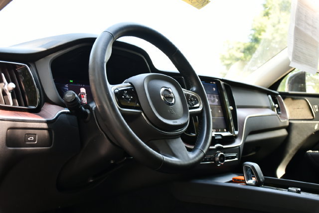 Certified 2024 Volvo XC60 B5 Plus w/ Protection Package Premier AWD/4WD image 10