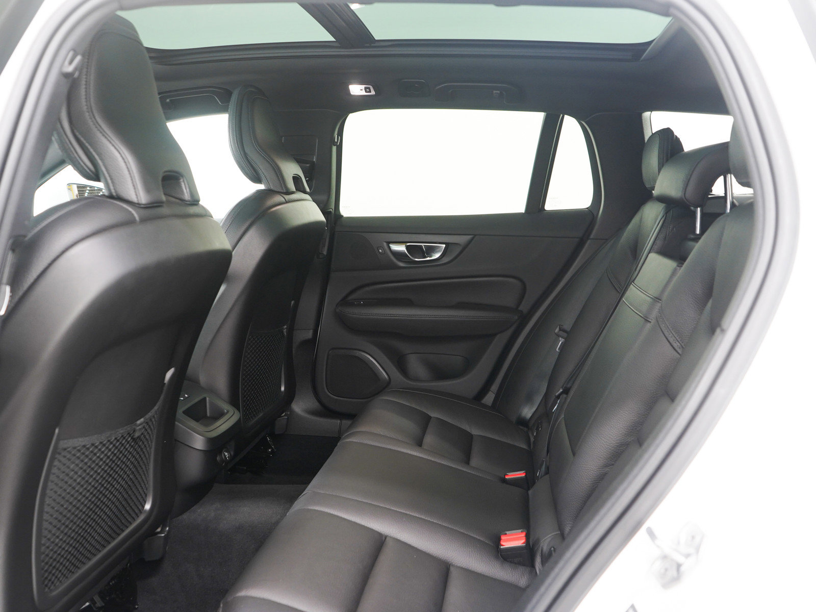Used 2020 Volvo V60 T5 Cross Country AWD/4WD image 16