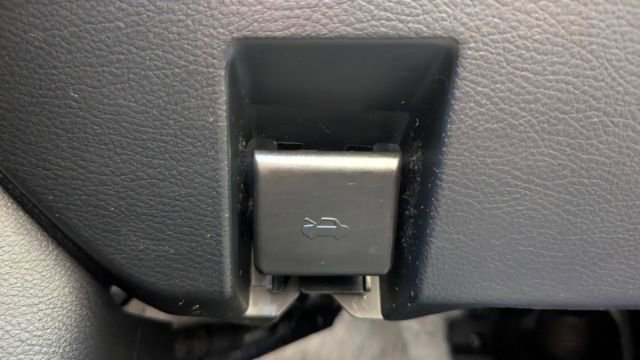 Used 2012 MAZDA MAZDA3 i Touring FWD image 32