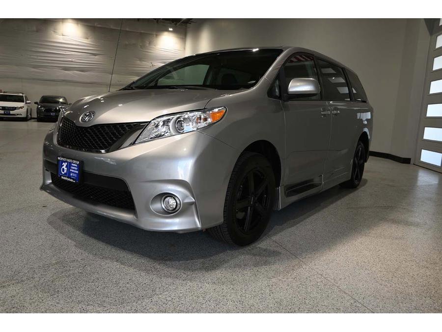 Used 2013 Toyota Sienna SE image 10
