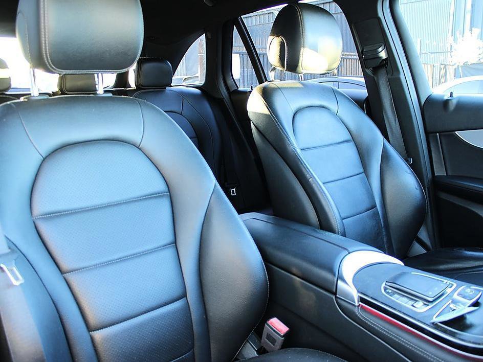 Used 2020 Mercedes-Benz GLC 300 w/ Premium Package image 17