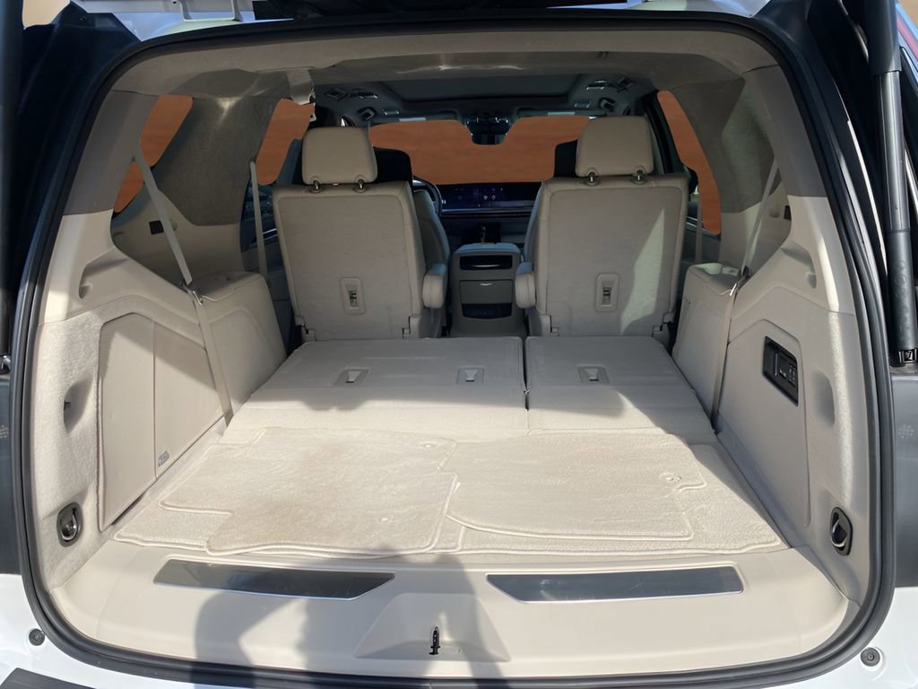 Certified 2025 Cadillac Escalade Premium Luxury Platinum w/ LPO, Floor Liner Package AWD/4WD image 13
