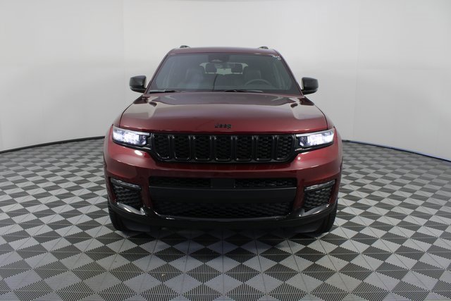 New 2025 Jeep Grand Cherokee L Limited w/ Black Appearance Package image 30