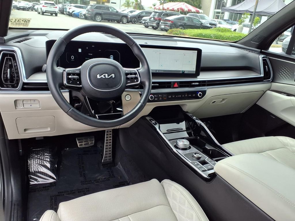 Certified 2025 Kia Sorento SX Prestige AWD/4WD image 12