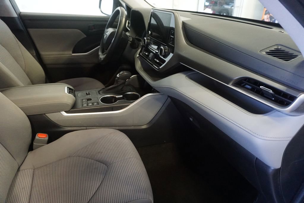 Used 2023 Toyota Highlander LE image 22