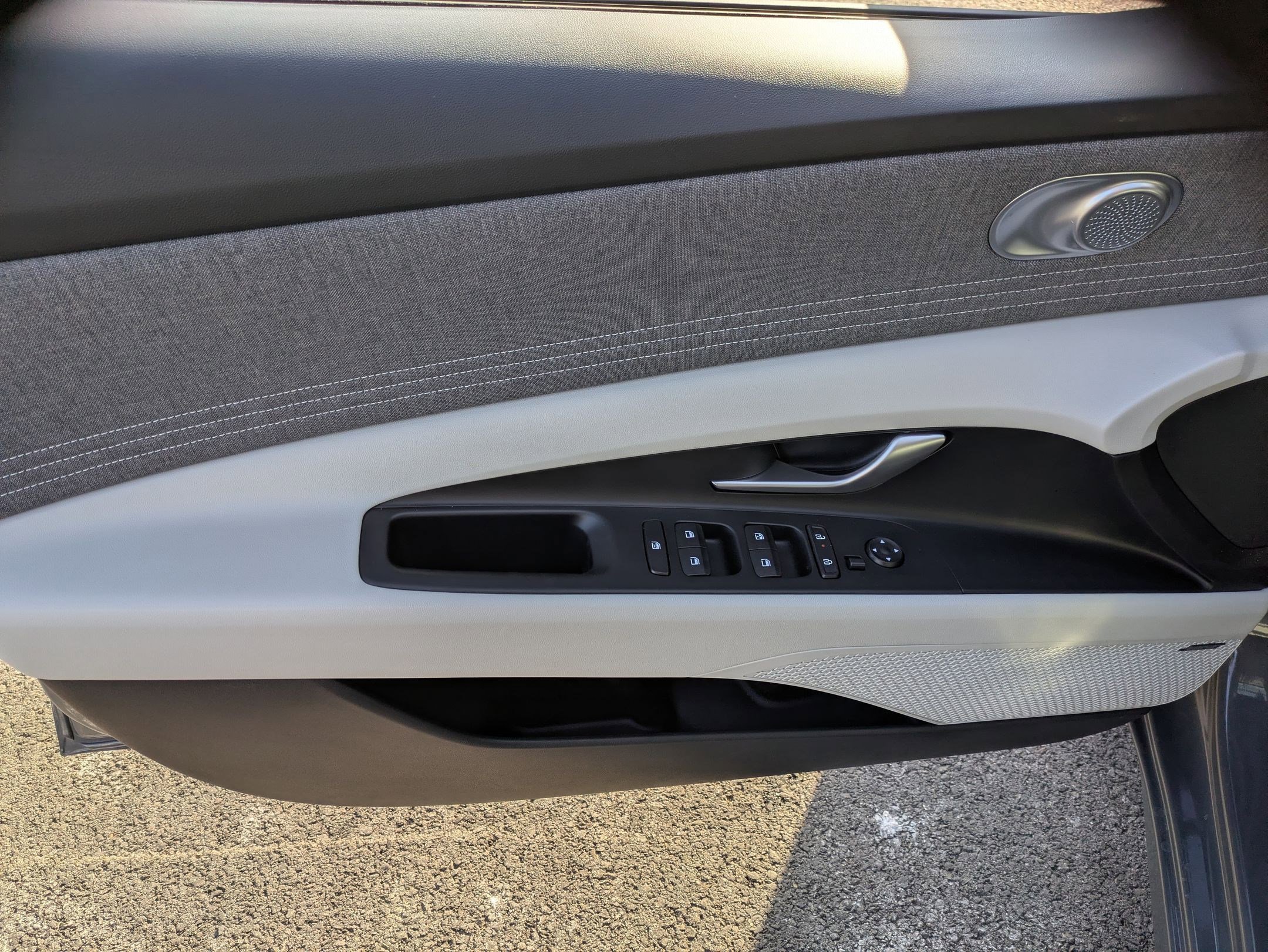 Certified 2025 Hyundai Elantra Limited image 9