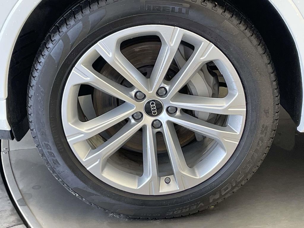 Certified 2025 Audi Q7 3.0T Premium Plus image 11