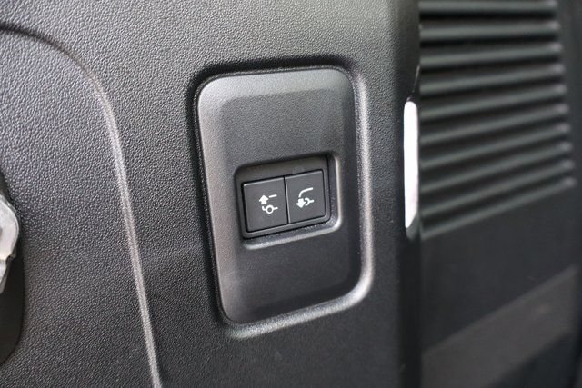 Used 2023 Land Rover Defender 130 X-Dynamic SE AWD/4WD image 45