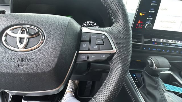 Used 2023 Toyota Sienna XSE image 17