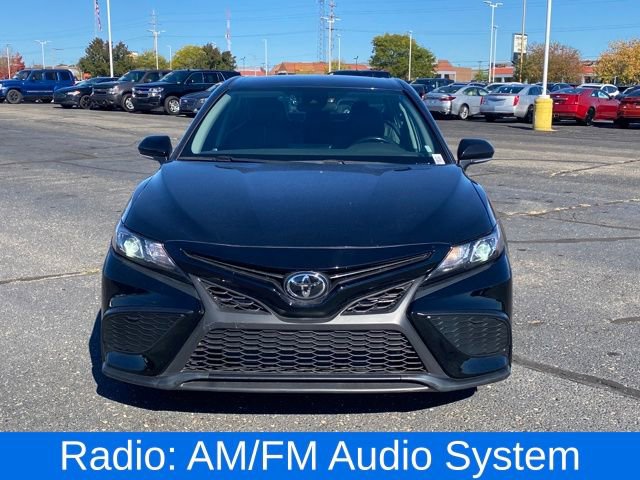 Used 2022 Toyota Camry SE image 3
