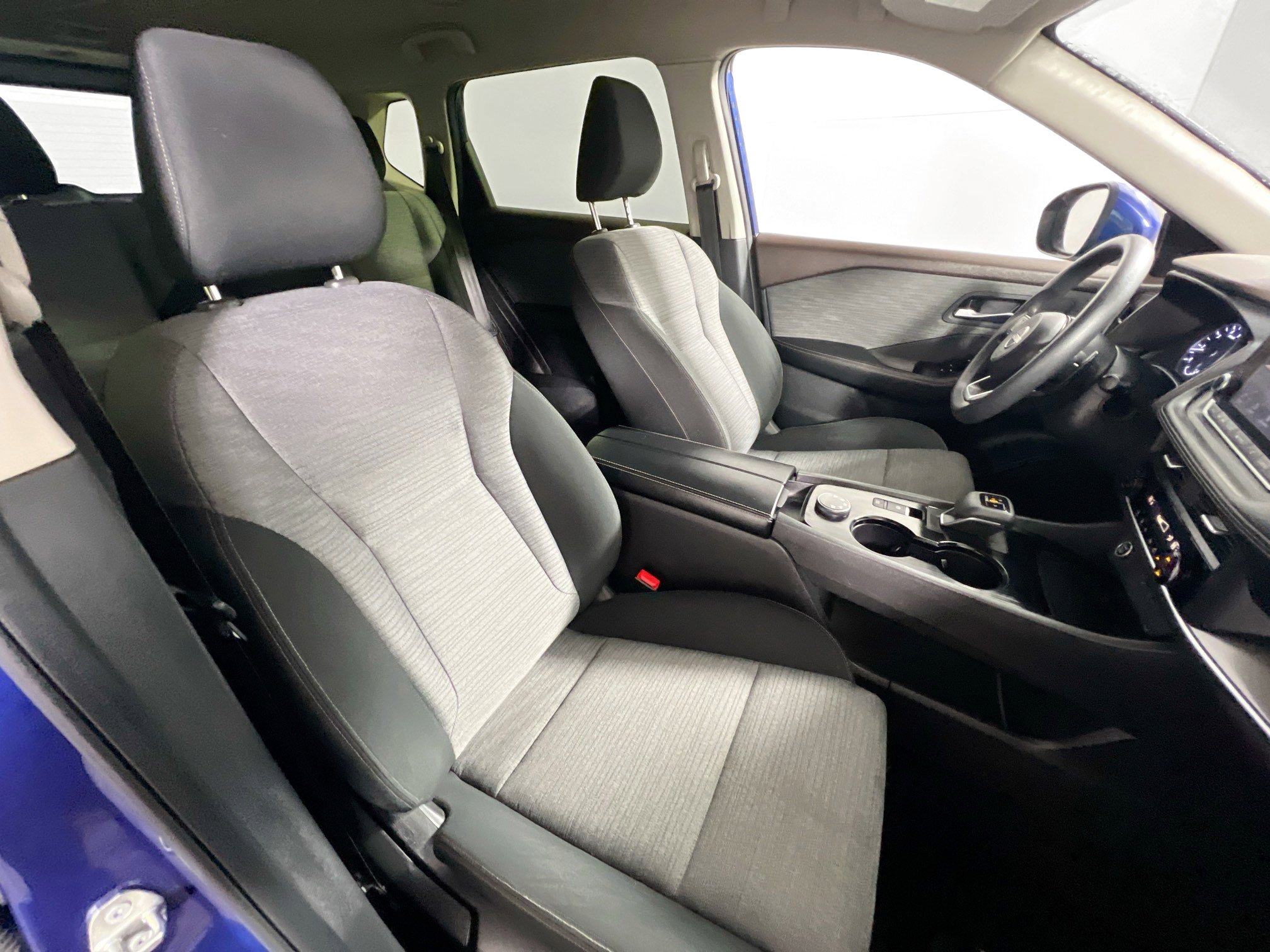 Used 2023 Nissan Rogue SV image 31