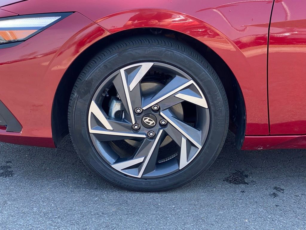 Used 2025 Hyundai Elantra Sport FWD image 29