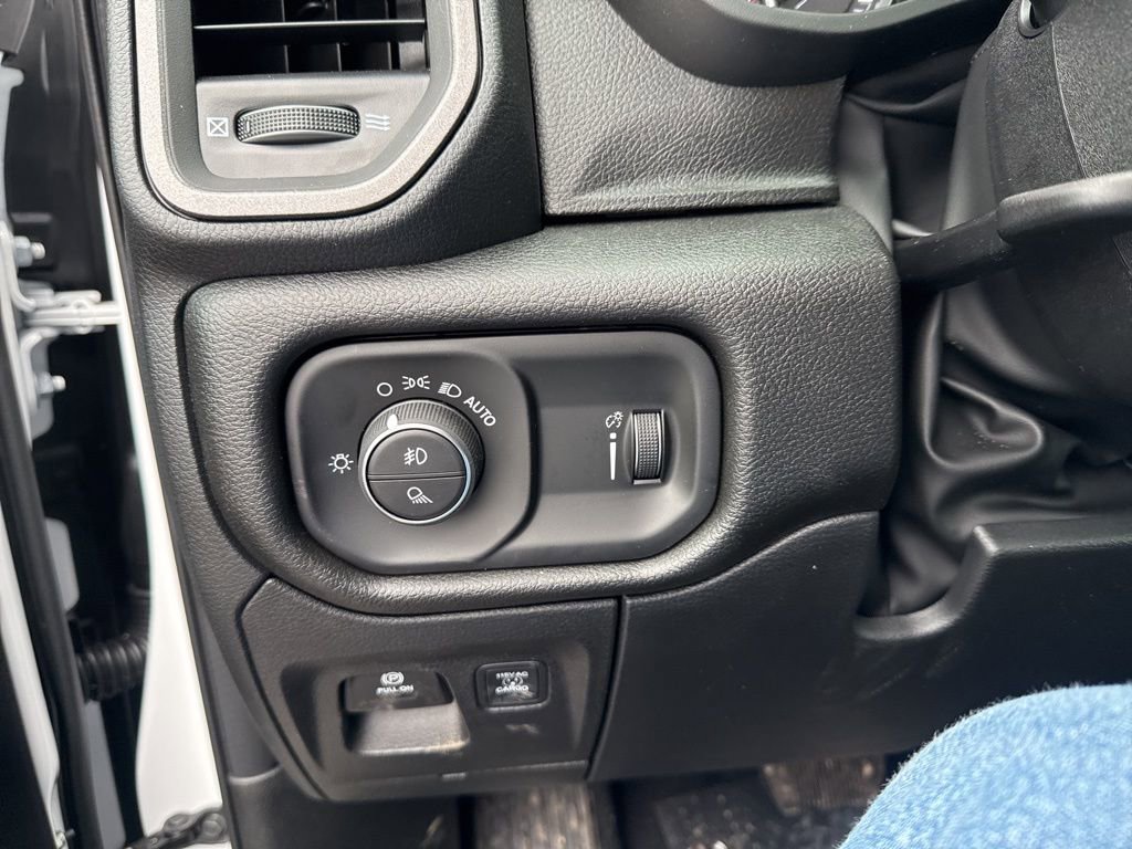New 2026 RAM 1500 Express AWD/4WD image 16