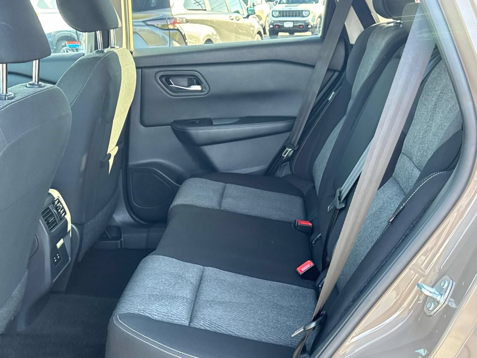 Used 2024 Nissan Rogue SV AWD/4WD image 24