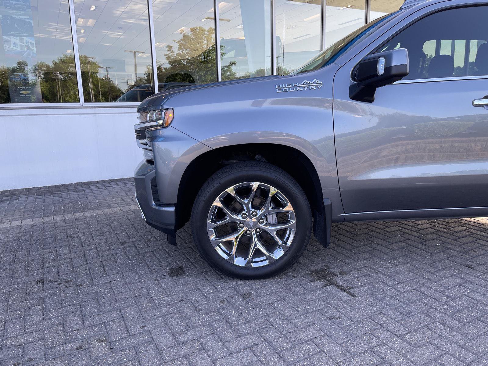 Used 2020 Chevrolet Silverado 1500 High Country w/ Technology Package AWD/4WD image 9