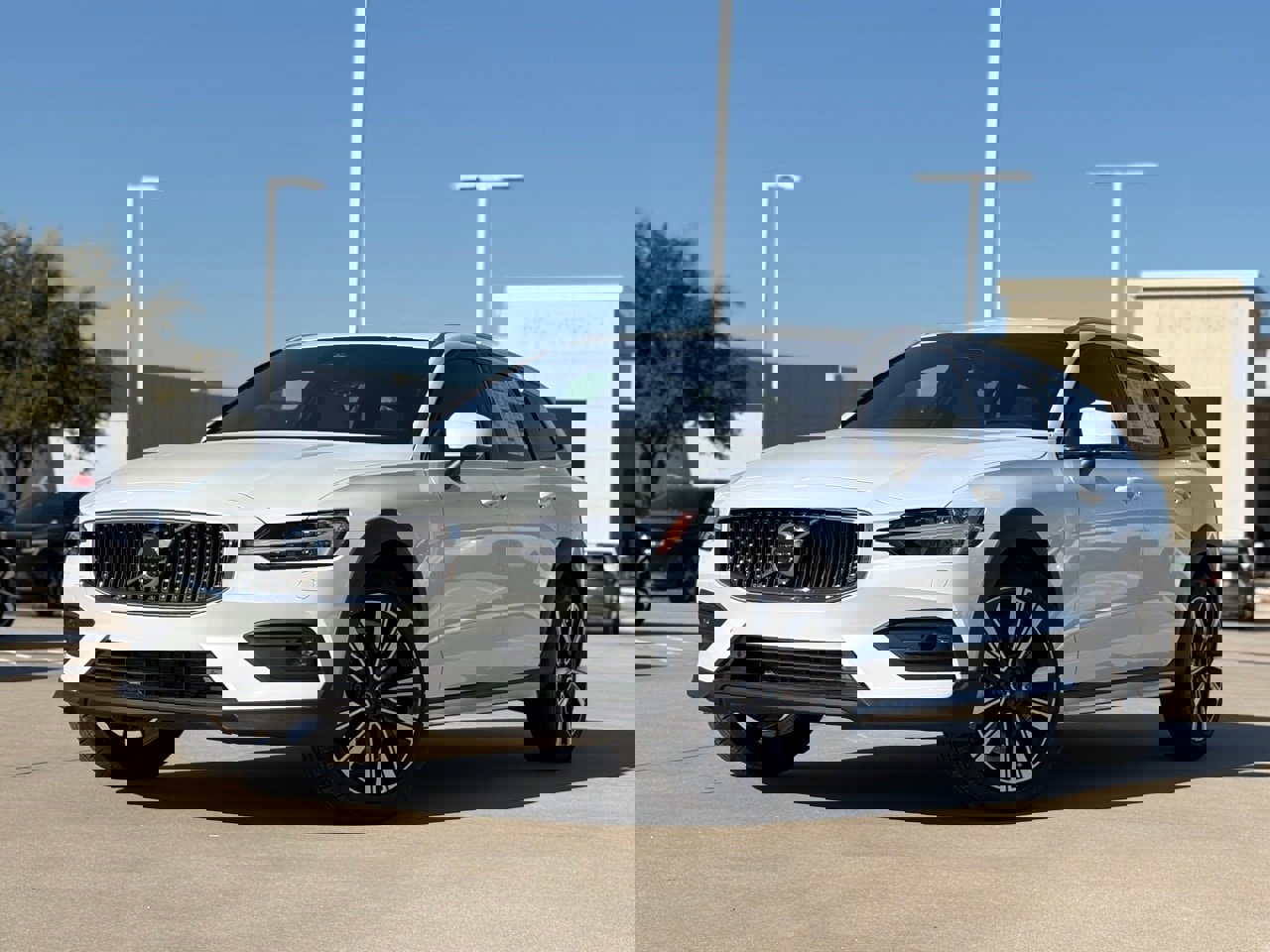 New 2026 Volvo V60 B5 Cross Country Ultra w/ Protection Package Premier video 2