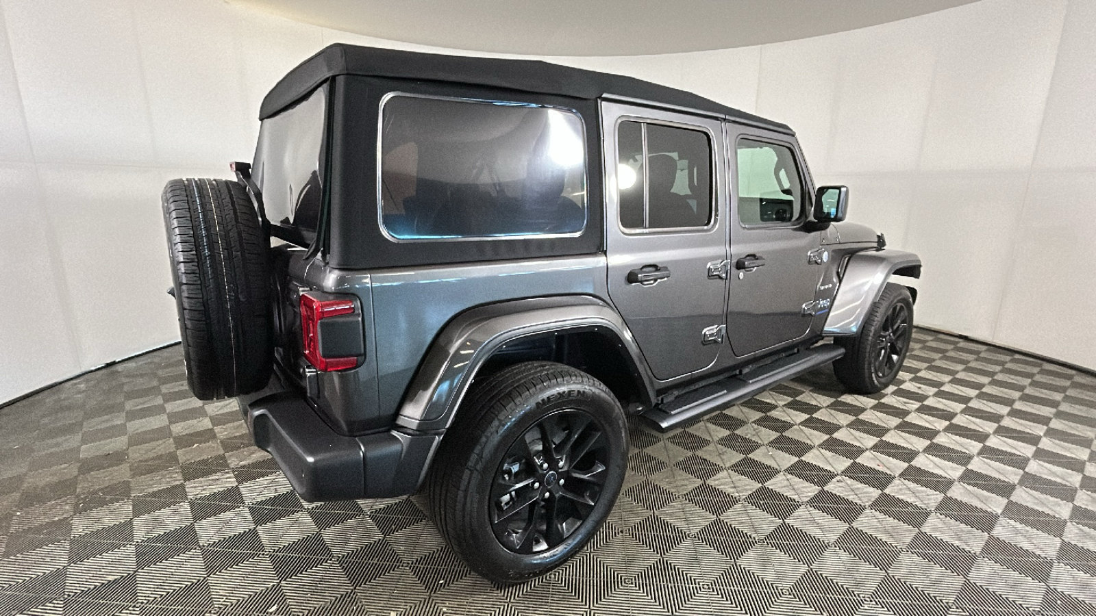 Used 2024 Jeep Wrangler Unlimited Sahara w/ Safety Group AWD/4WD image 3