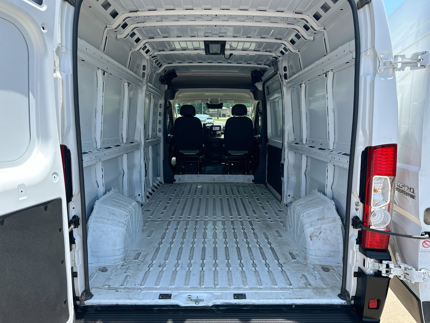 Used 2025 RAM ProMaster 2500 w/ Convenience Group FWD image 21