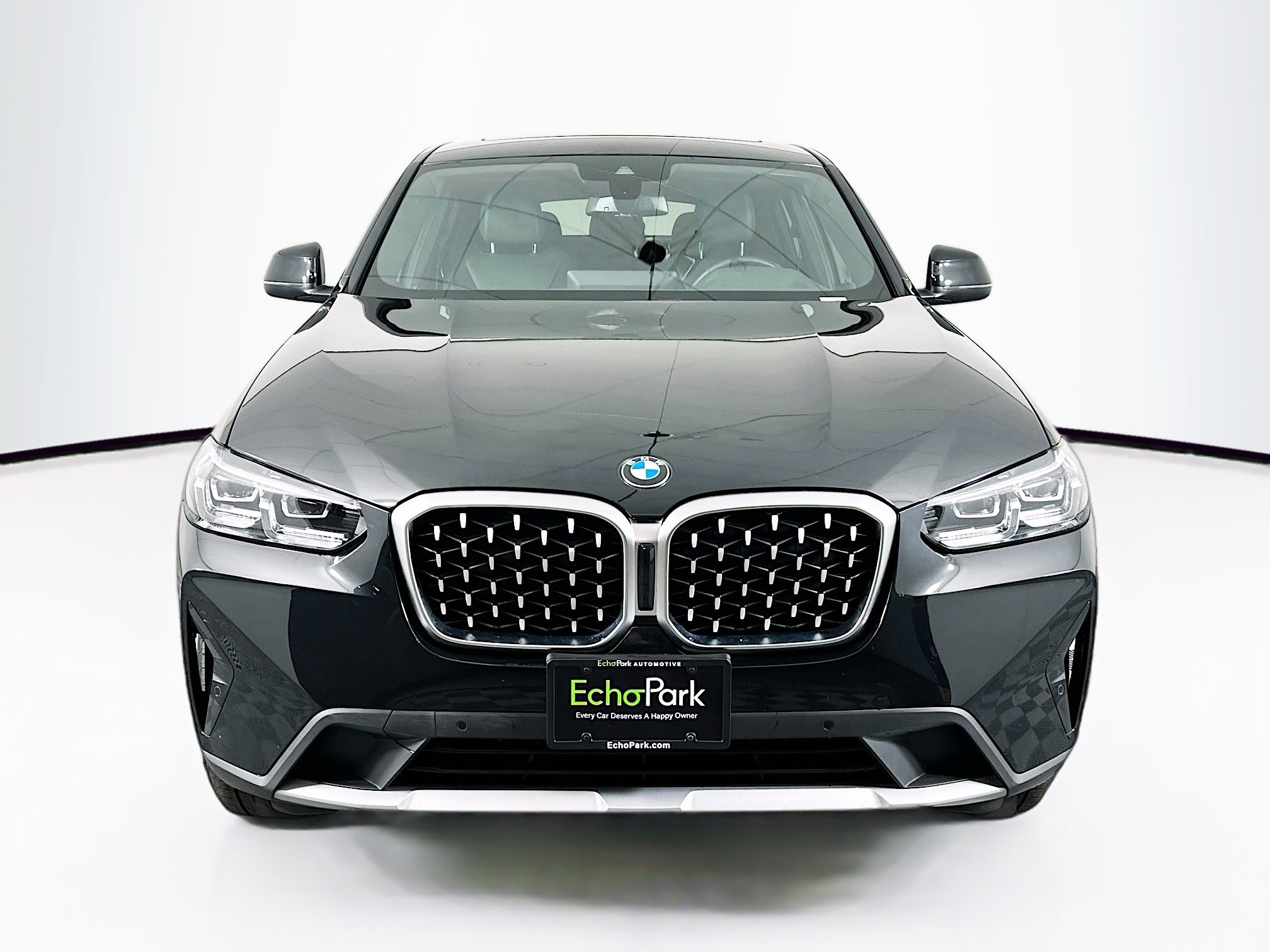 Used 2025 BMW X4 xDrive30i w/ Premium Package image 2