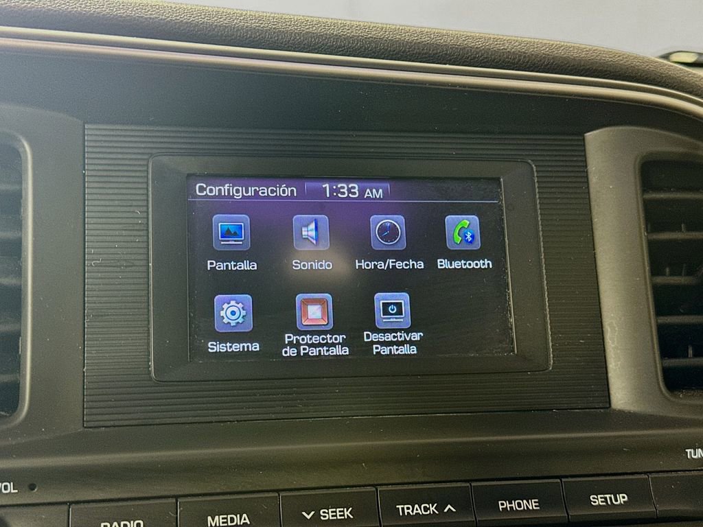 Used 2020 Hyundai Elantra SE w/ Winter Weather Package image 16