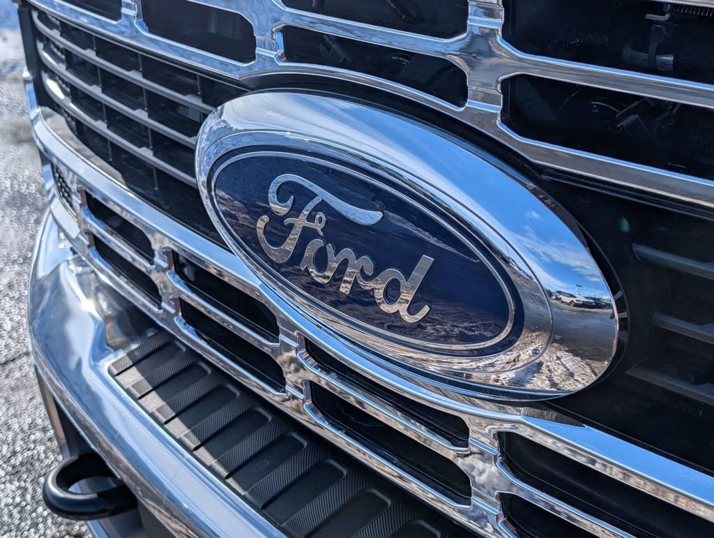 Used 2025 Ford F450 XLT w/ FX4 Off-Road Package image 11