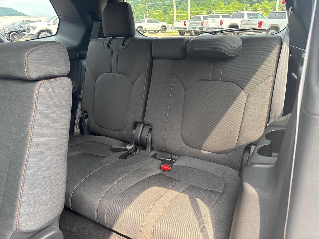 Used 2025 Honda Pilot Sport image 22