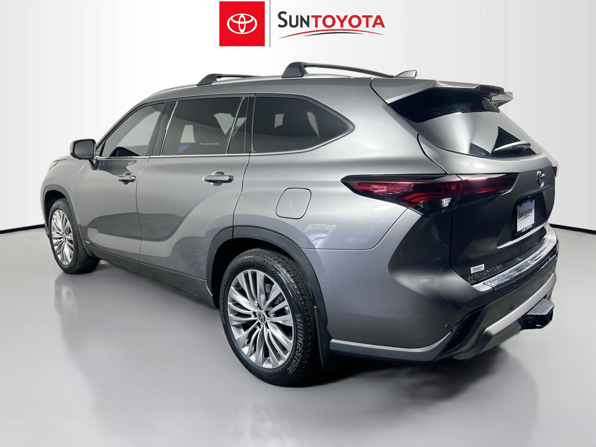 Used 2025 Toyota Highlander Platinum AWD/4WD image 6