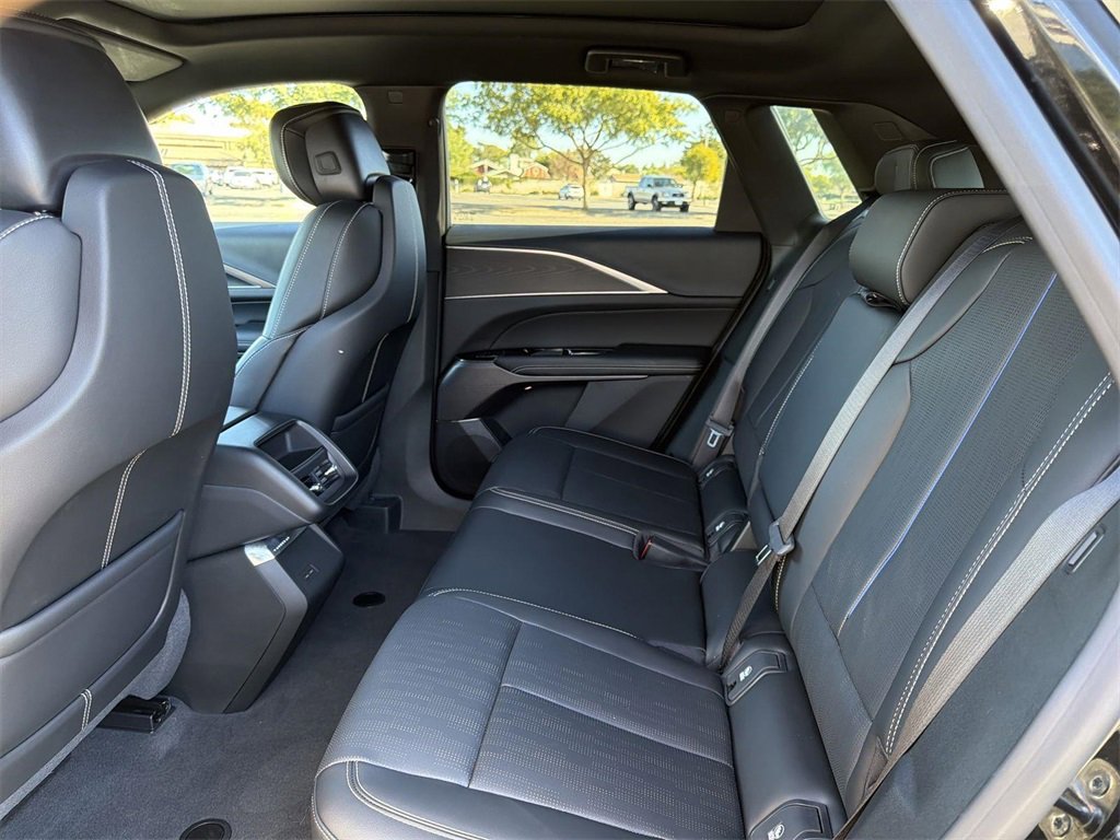 Used 2025 Cadillac Lyriq Luxury image 26