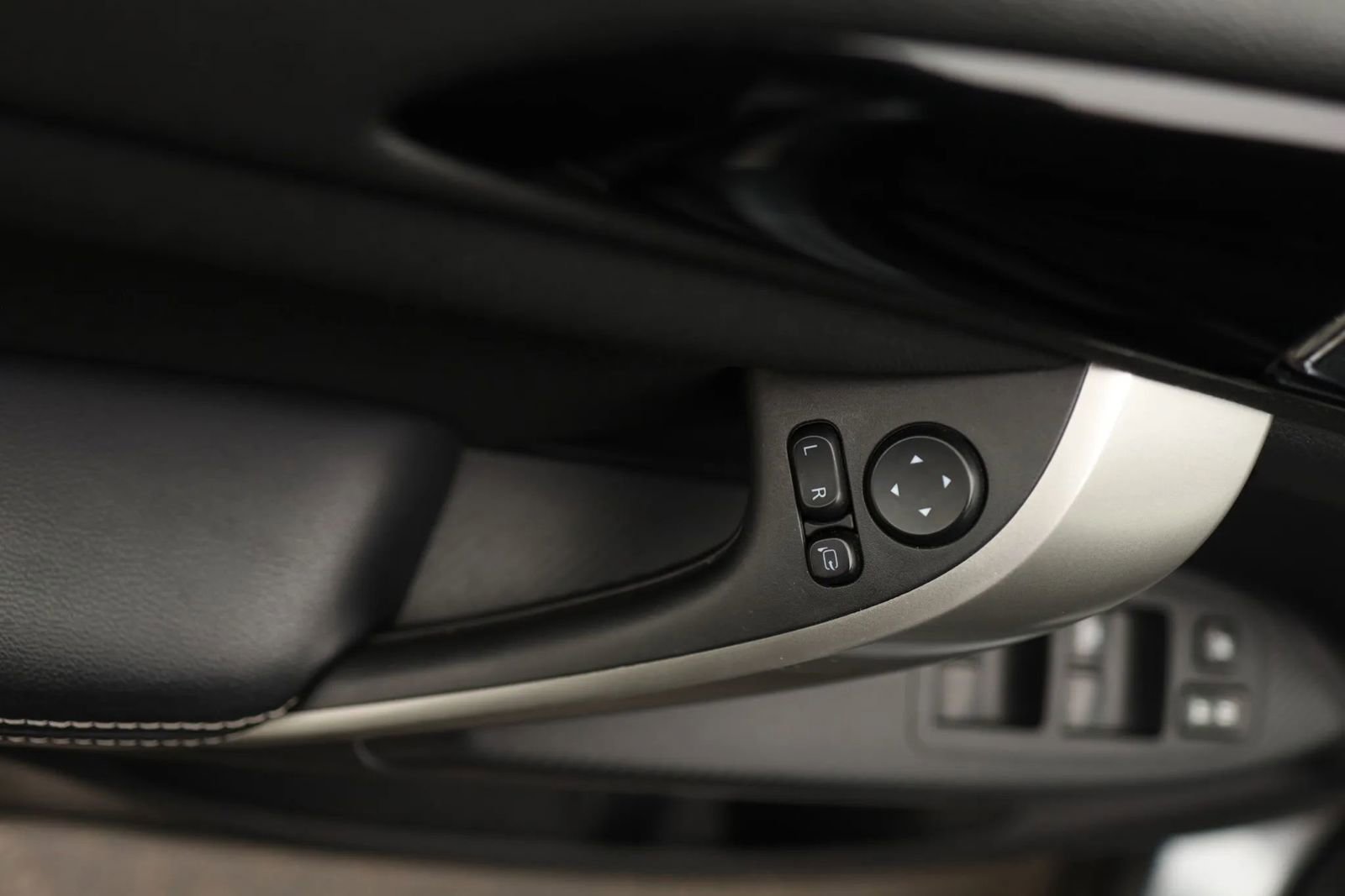 Used 2020 Mitsubishi Eclipse Cross SE image 11