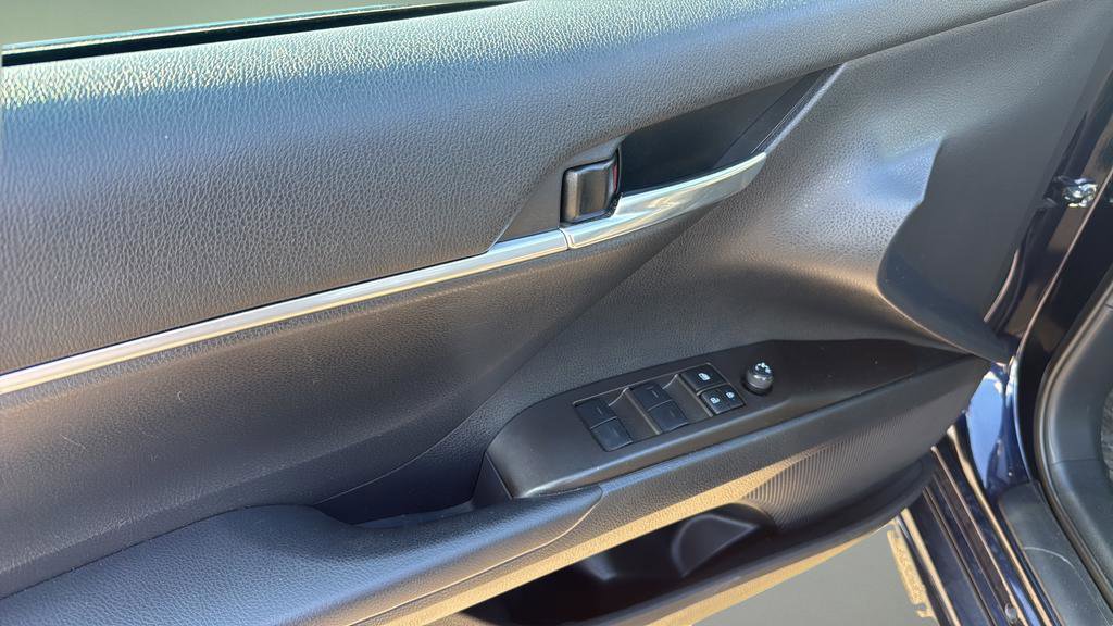 Used 2022 Toyota Camry SE image 11