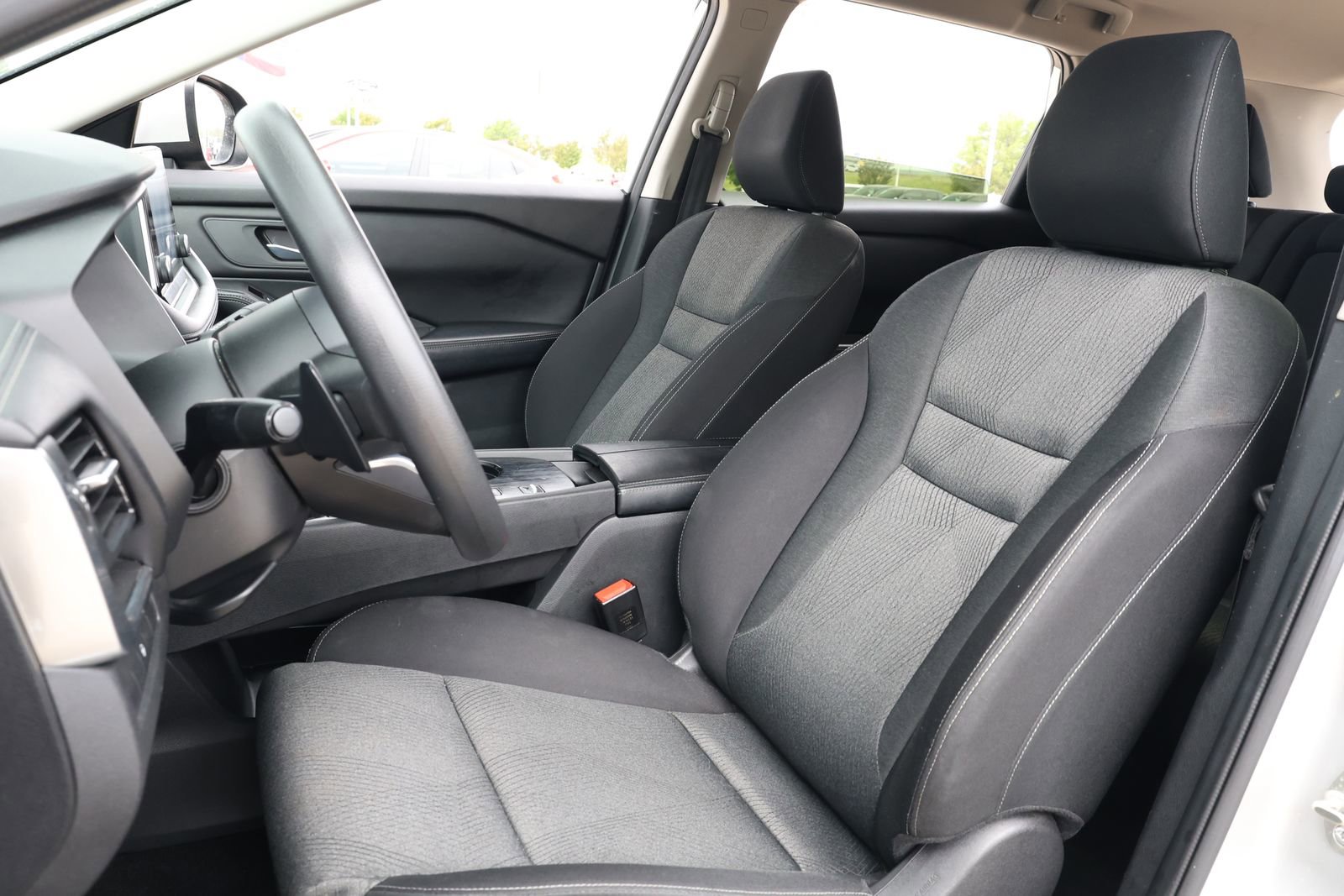 Used 2024 Nissan Rogue SV image 28