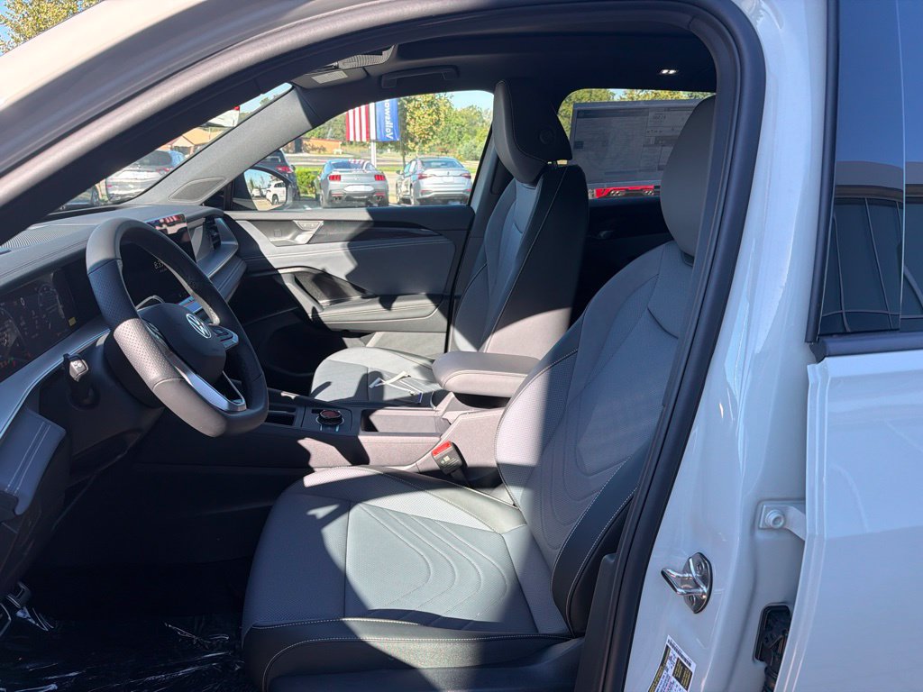 New 2026 Volkswagen Tiguan SE R-Line AWD/4WD image 30