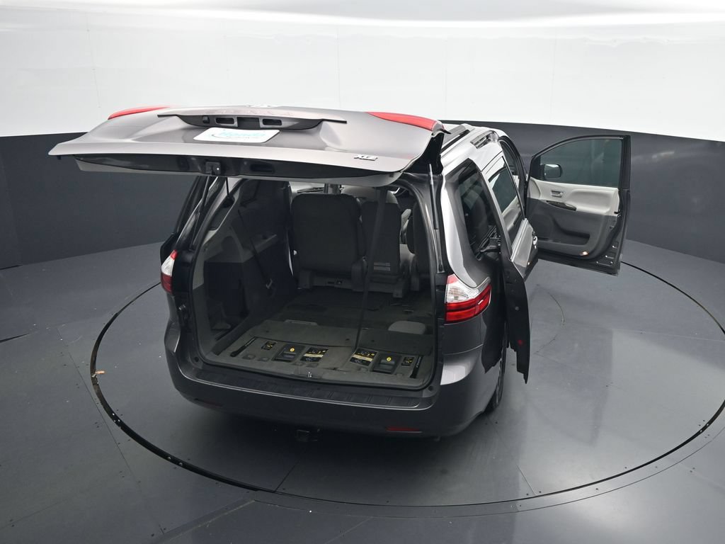 Used 2018 Toyota Sienna XLE w/ XLE Navigation Package FWD image 45
