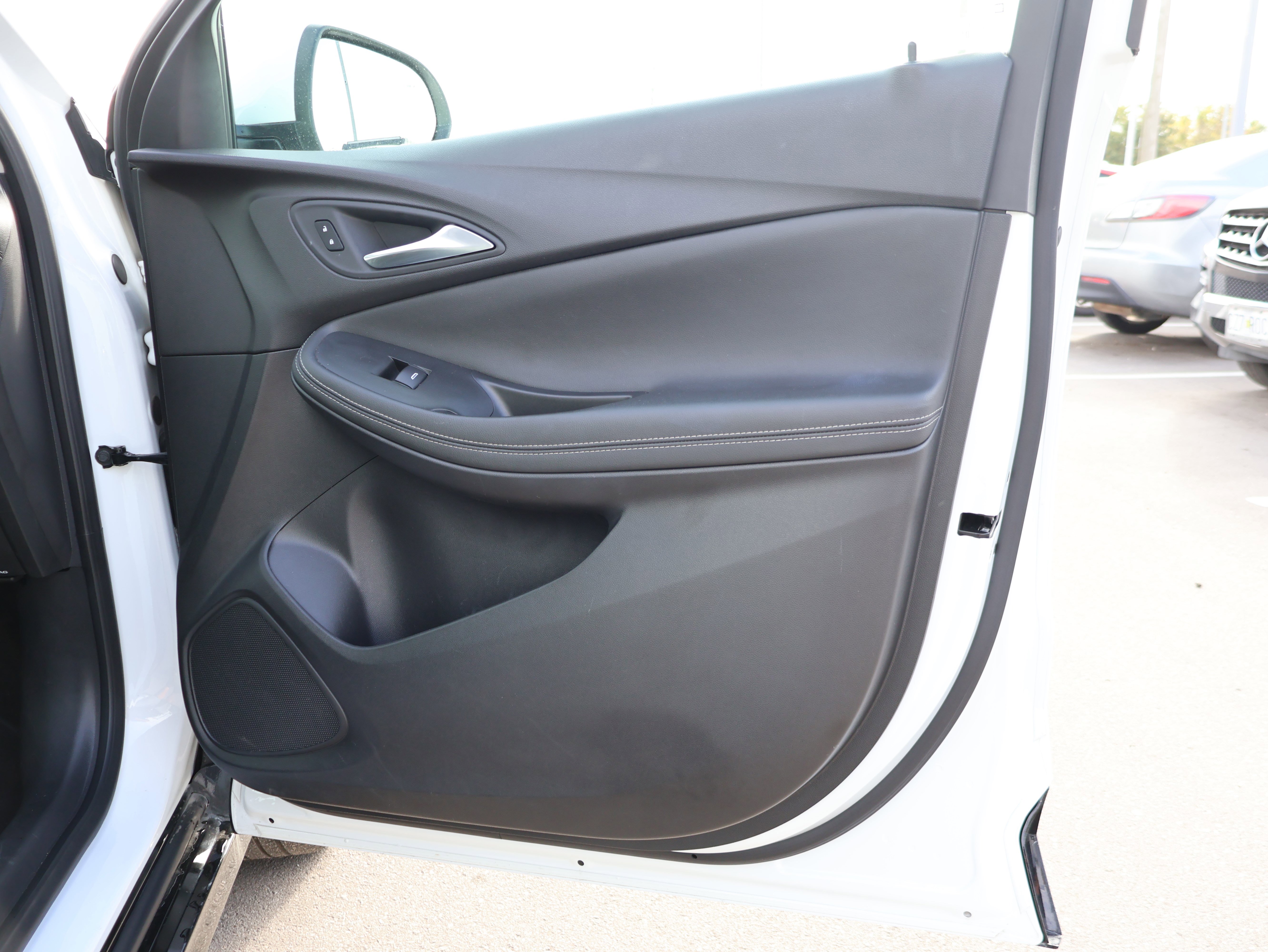 Used 2024 Buick Encore GX Sport Touring image 9